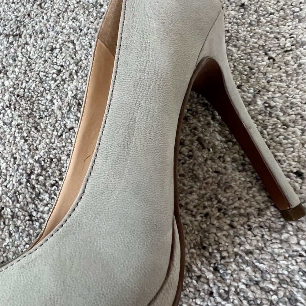 Jessica Simpson Light Gray Leather Stiletto Pumps - Picture 9 of 10